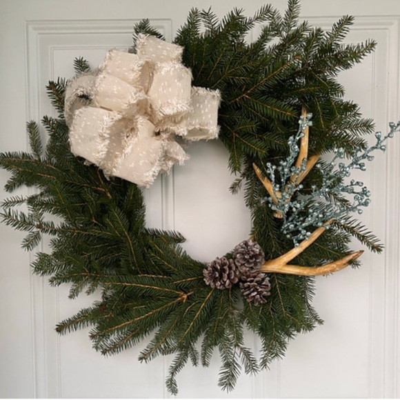 Whispering Deer Antler Wreath - Picture 2 of 2